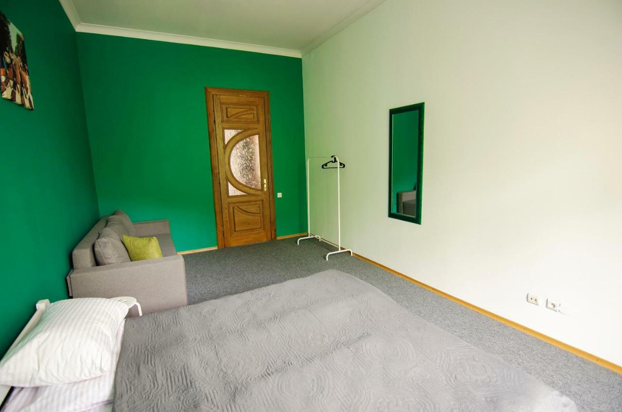 Friends Hostel Lviv Rustaveli Str Exteriör bild