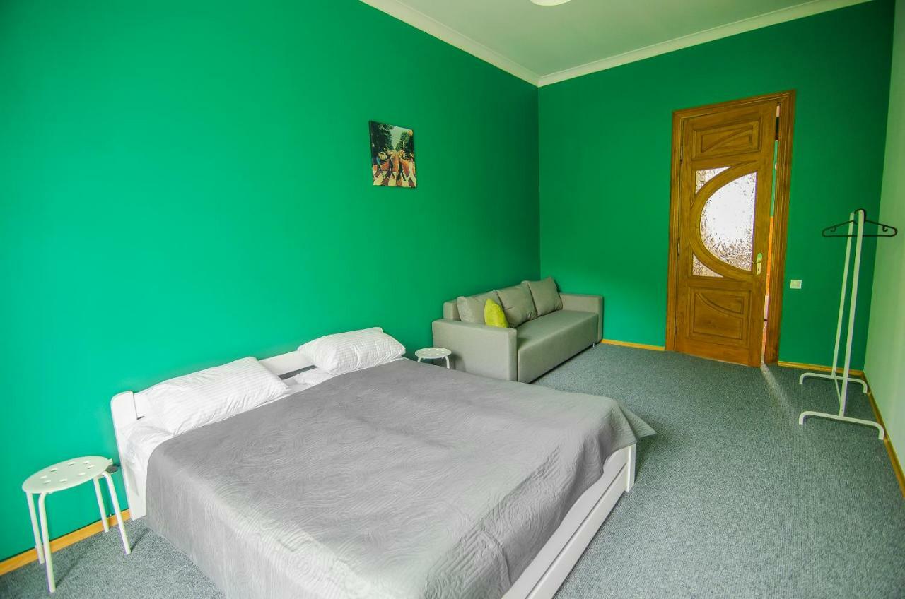 Friends Hostel Lviv Rustaveli Str Exteriör bild