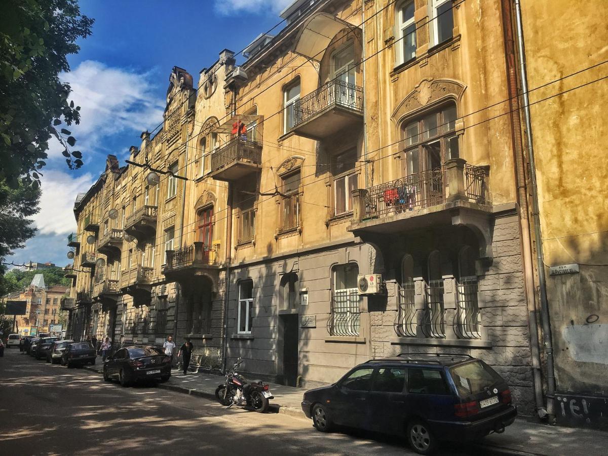 Friends Hostel Lviv Rustaveli Str Exteriör bild